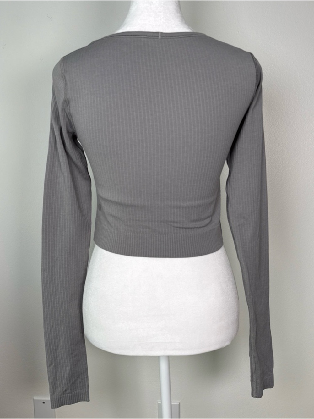 Lululemon Ebb to Street Long Sleeve Top Size 6 Gull Gray Crop Ribbed Fitted Yoga - Picture 5 of 7